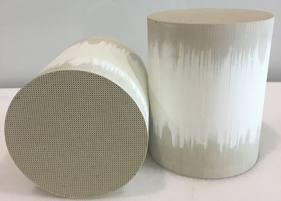 شراء High Catalyst Loading Three Way Catalytic Converter for IX35 Car Model with 300-800°C Temperature Range تصنيع عبر الإنترنت