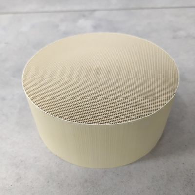 شراء High Catalyst Loading 3 Way Catalytic Converter with Up To 99% Efficiency and 300-800°C Temperature Range تصنيع عبر الإنترنت